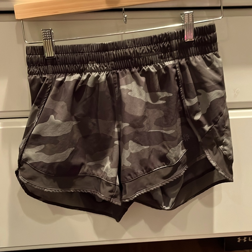 Athleta Mesh Racer Run 3” MidRise XS